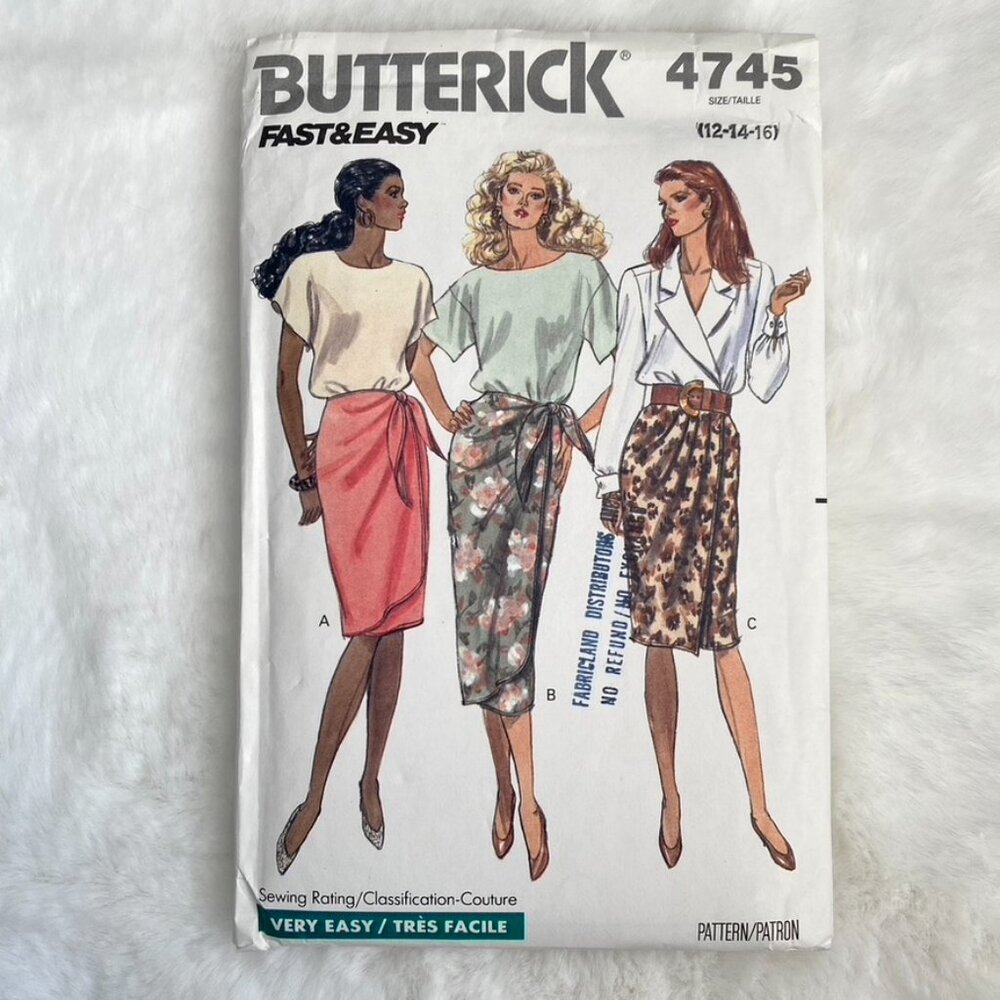 3 Butterick Sewing Patterns - Picture 4 of 7